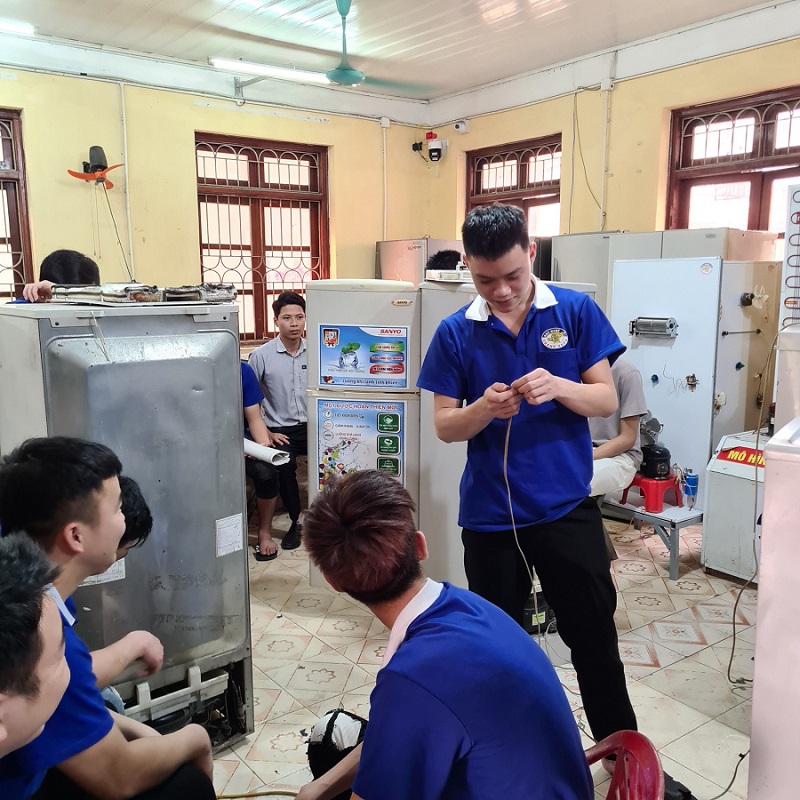 Học nghề sửa chữa điện lạnh