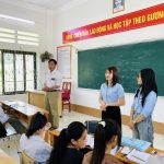 "2k7 ơi… Bạn đang băn khoăn chọn nghề? Học nghề giờ không còn là phương án B – mà là bước đi thông minh để làm chủ tương lai sớm!". Vậy sau khi học xong 12, 2k7 học lực trung bình nên học Đại học hay hay nghề?