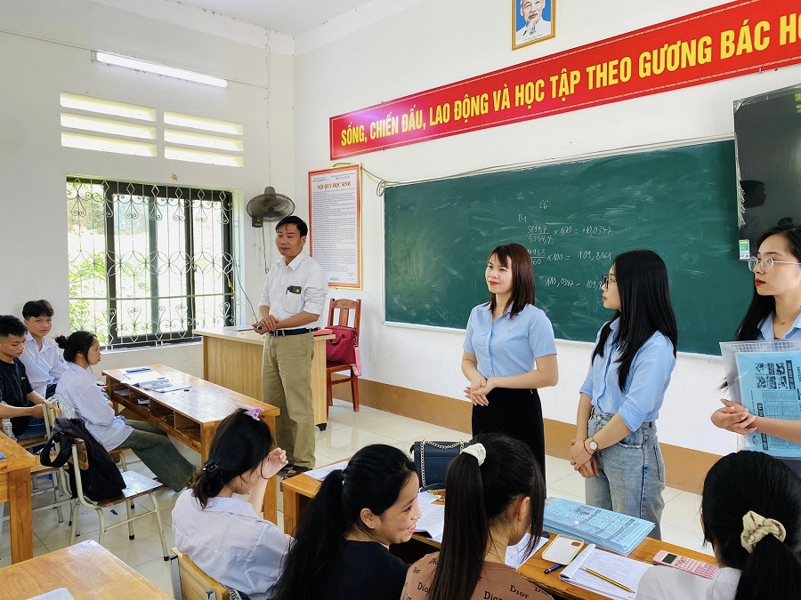 "2k7 ơi… Bạn đang băn khoăn chọn nghề?Học nghề giờ không còn là phương án B – mà là bước đi thông minh để làm chủ tương lai sớm!". Vậy sau khi học xong 12, 2k7 học lực trung bình nên học Đại học hay hay nghề?