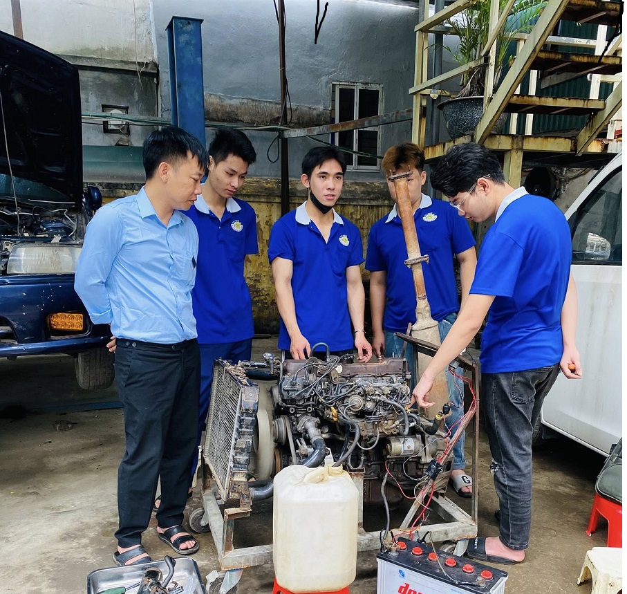 Không học Đại học - học nghề sửa chữa ô tô có tương lai không?