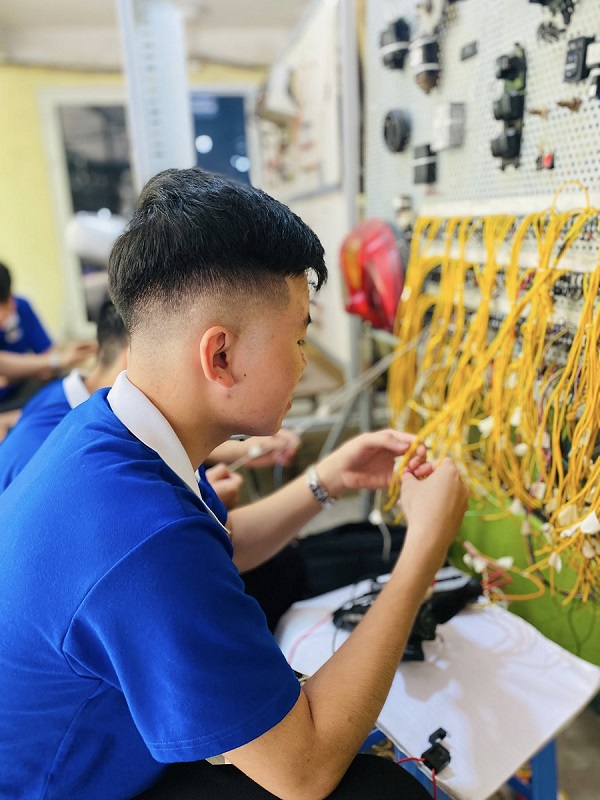 Học nghề Nội thất ô tô mất bao lâu?